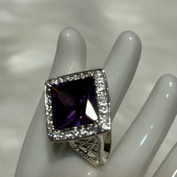 Jewelry - Elegant Purple and Silver Ring